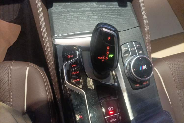 Used BMW 5 Series 2022 Second Facelift 530Li Leading Edition M Sport Package
