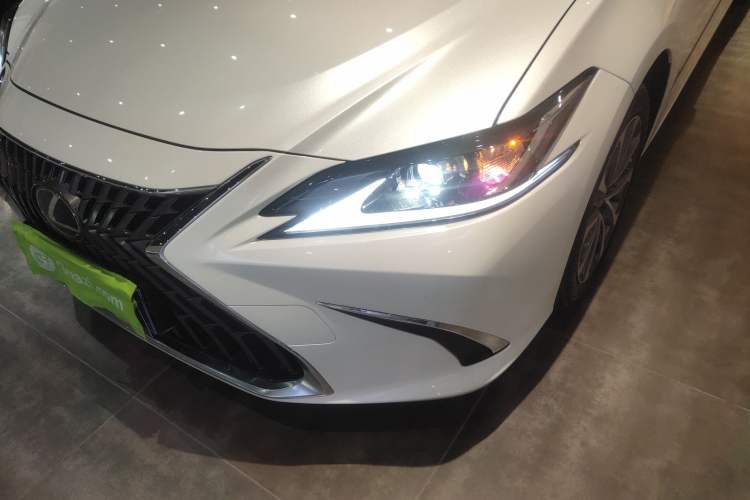 Used Lexus ES 2023 200 Excellence Edition
