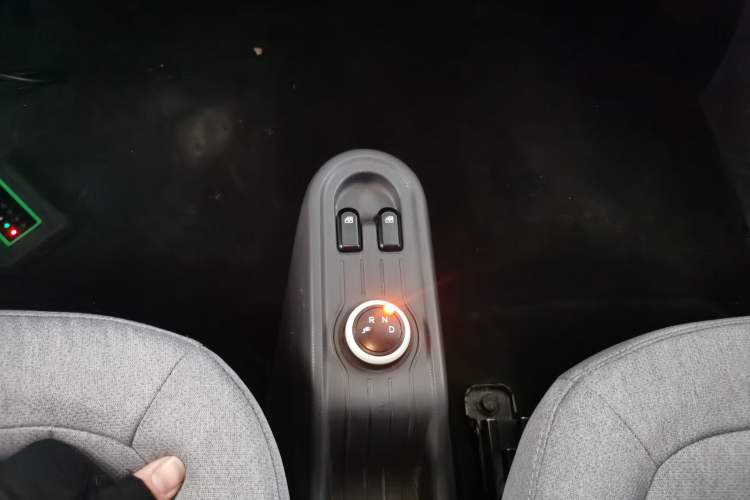 Used Wuling Hongguang MINIEV 2021 Macaron Fashion Model Lithium Iron Phosphate Gear Lever