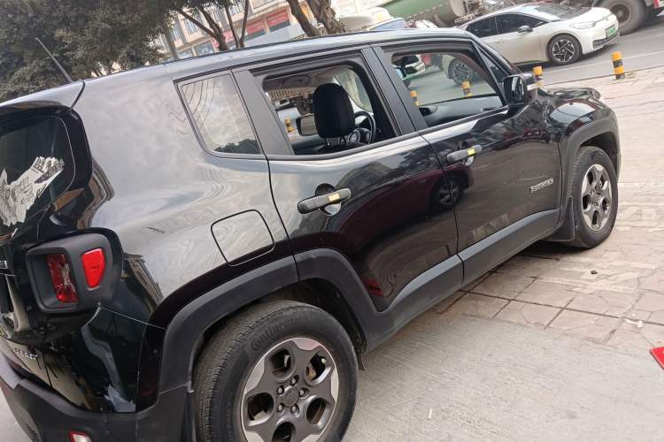 Used Jeep Renegade 2016 1.4T Automatic Kinetic Edition Rear Right 45 Deg