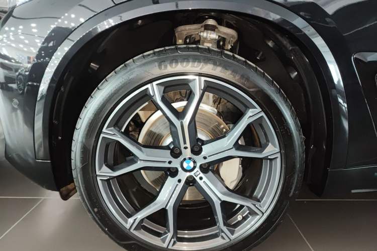 Used BMW X5 2023 xDrive 30Li Luxury M Sport Night Edition Package Exterior 7