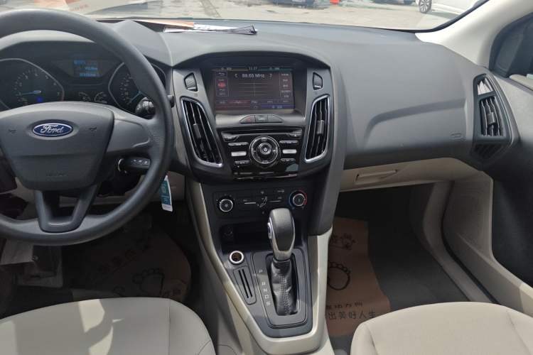 Used Ford Focus 2015 Sedan 1.6L Automatic Comfort Model Audio And AC Panel