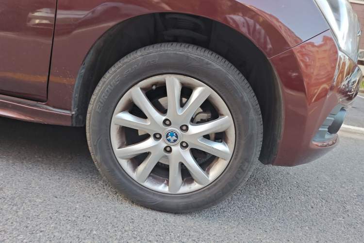 Used Venucia T70 2015 2.0L CVT Smart Edition Right Front Wheel Hub