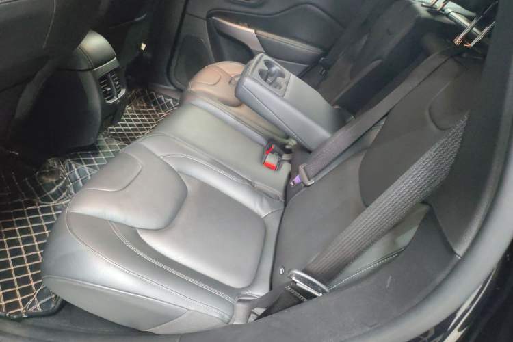 Used Jeep Cherokee 2020 2.0T Four-Wheel Drive Elite Edition Left Rear Seat