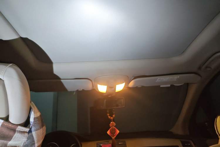 Used Mercedes-Benz R-Class 2010 R 350 L 4MATIC Headliner