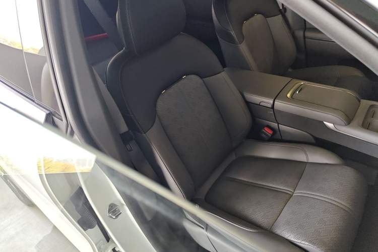 Used Zeekr 7X 2025 100 kWh Long-Range Rear-Wheel Drive with Intelligent Driving Features