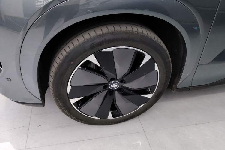 Used BYD Tang L 2025 DM 175KM Drone Player Edition Left Front Wheel Hub