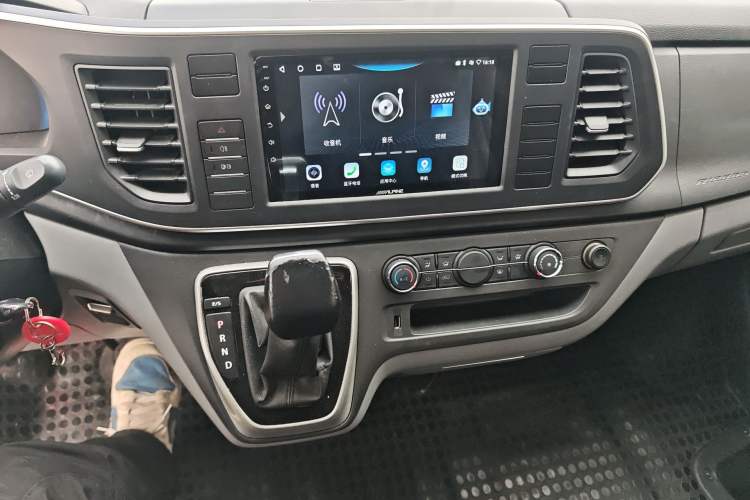 Used SAIC MAXUS Xintu EV80 2023 EV80 PLUS Multi-Functional Passenger Vehicle Short Wheelbase Low Roof Audio And AC Panel