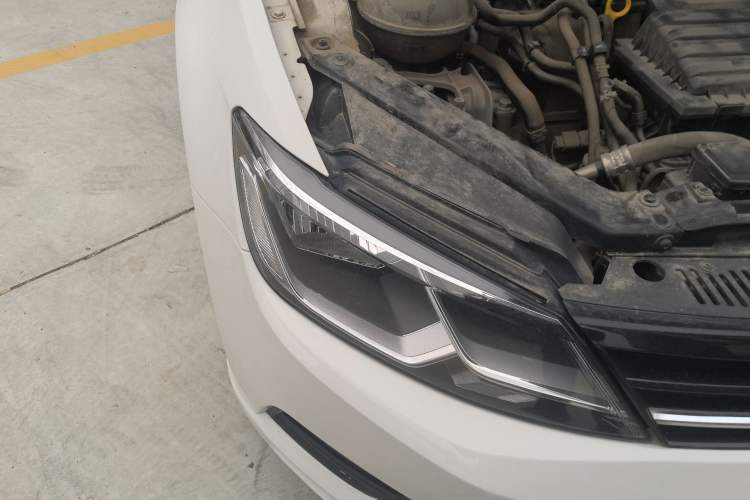 Used Volkswagen Lamando 2015 280TSI DSG Comfort Edition Right Front Headlight