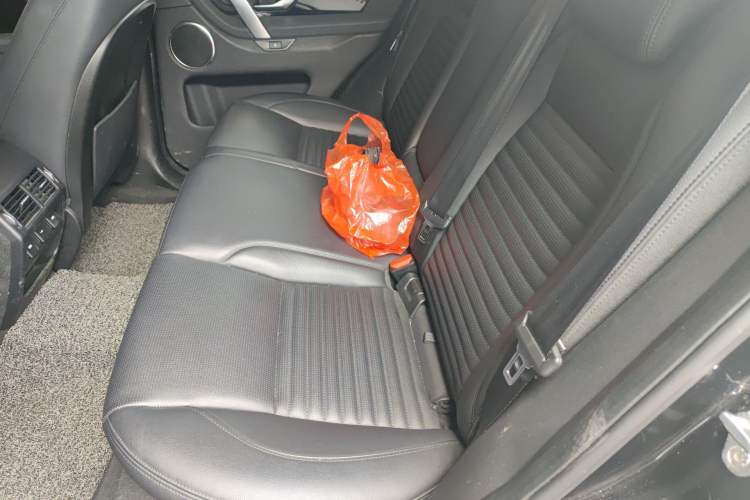 Used Land Rover Discovery Sport 2020 200 PS Family Edition