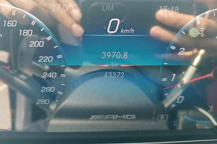 Used Mercedes-Benz GLB AMG 2021-Year Restyled AMG GLB 35 4MATIC Odometer Close Up