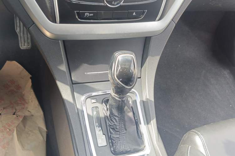 Used Geely Auto Emgrand 2016 Sedan 1.5L CVT Upward Version Gear Lever