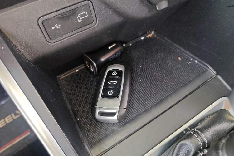 Used Geely Auto Vision X3 2019 Upgraded Model 1.5L CVT Prestige Version Interior 1