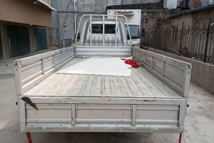 Used SRM New Energy T5L EV 2023 Standard Model 3.8-meter Cargo Box Flatbed Truck 55.7 kWh Trunk