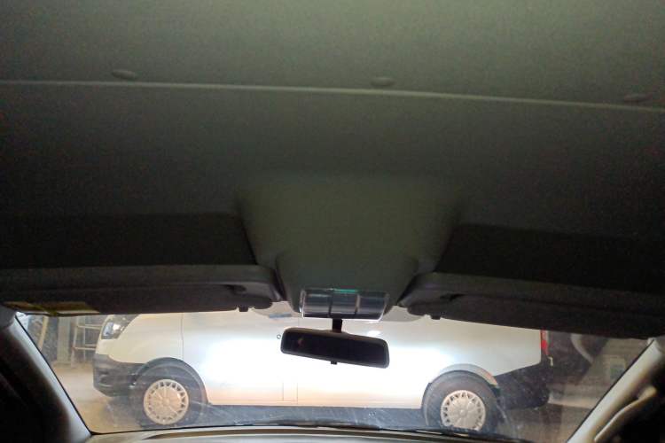 Used SAIC MAXUS Xintu V80 2023 2.0T Manual Classic Aoyuntong Power Version Short Wheelbase Mid-Height 5/6-Seater