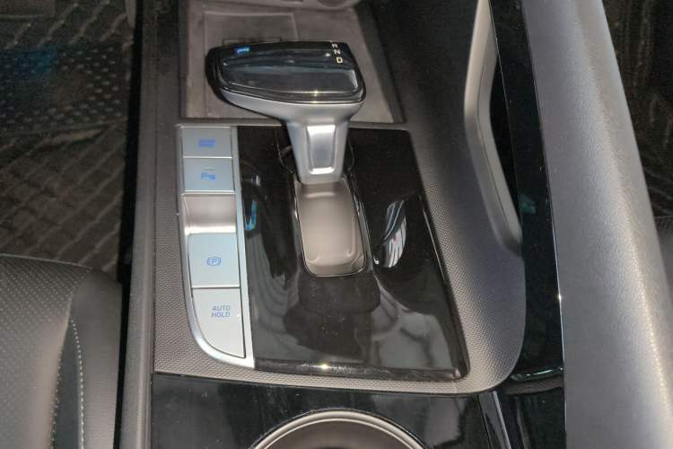 Used Hyundai Elantra 2023 1.5L CVT LUX Prestige Edition Gear Lever