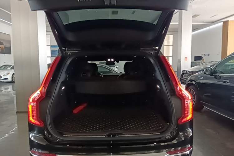 Used Volvo XC90 2024 B6 Zhiyi Luxury 7-Seater
