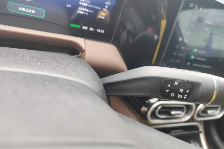 Used Leapmotor C01 2023 525 Comfort Edition Gear Lever