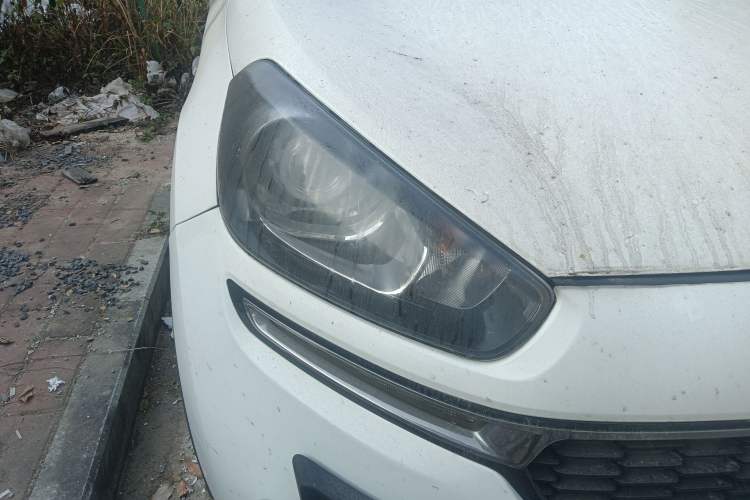 Used Kia KX3 2015 1.6L Automatic Special Right Front Headlight