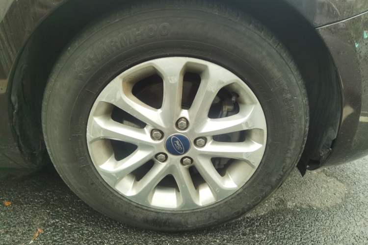 Used Ford Focus 2011 Sedan 1.8L Automatic Fashion Edition
