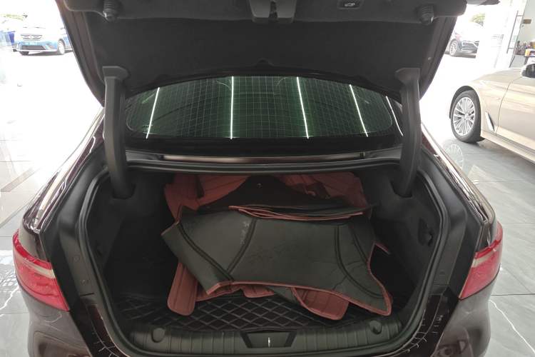 Used Jaguar XFL 2018 XFL 3.0 SC 340 PS Luxury Edition
