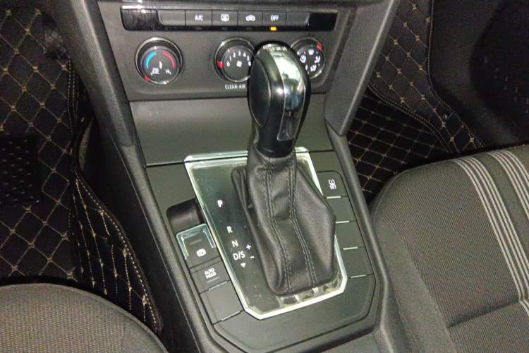 Used Volkswagen Lamando 2015 230TSI DSG Fashion Edition
