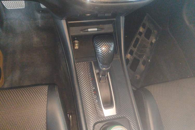 Used Honda Jade 2013 1.8L automatic Comfort version 5 seats Gear Lever