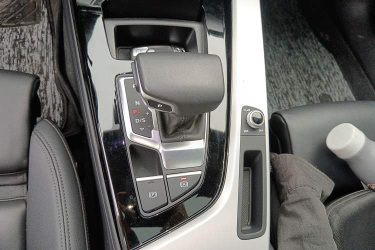 Used Audi A5 2024 Sportback 40 TFSI quattro Luxury Dynamic Model Gear Lever