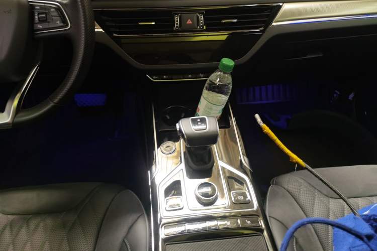 Used Hongqi HS5 2022 Revised Version 2.0T Smart Connect Flagship Edition Gear Lever