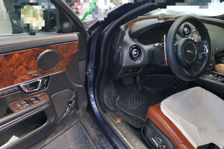 Used Jaguar XJ 2014 XJL 3.0 SC Two-Wheel-Drive Panoramic Business Edition
