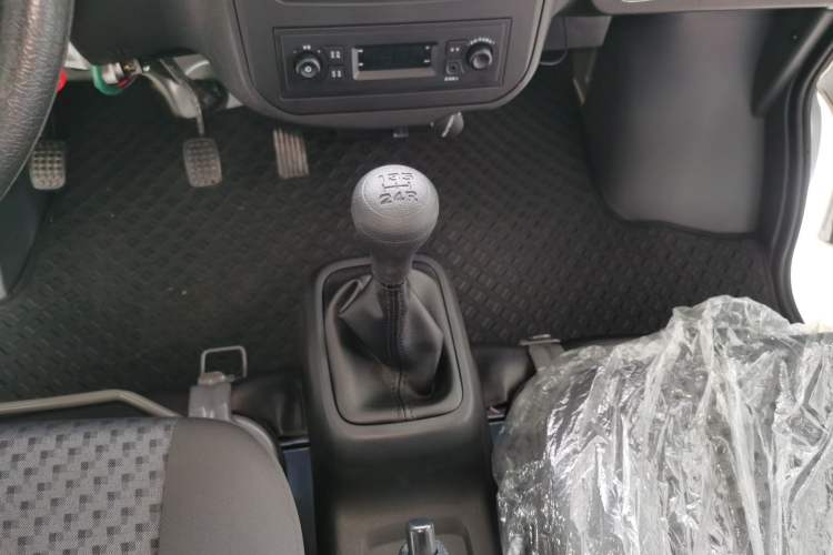 Used Wuling Zhiguang 2023 1.5L Practical Version 5/7 Seats Gear Lever