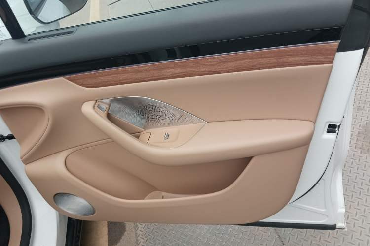 Used Hima Luxeed R7 2024 All-Electric 736 km Ultra Right Front Door Interior