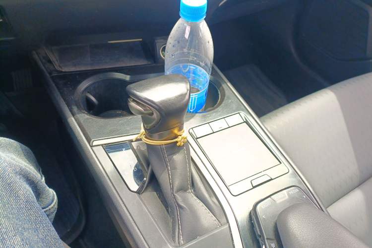 Used Lexus UX 2020 260h Explore-Cool Edition
