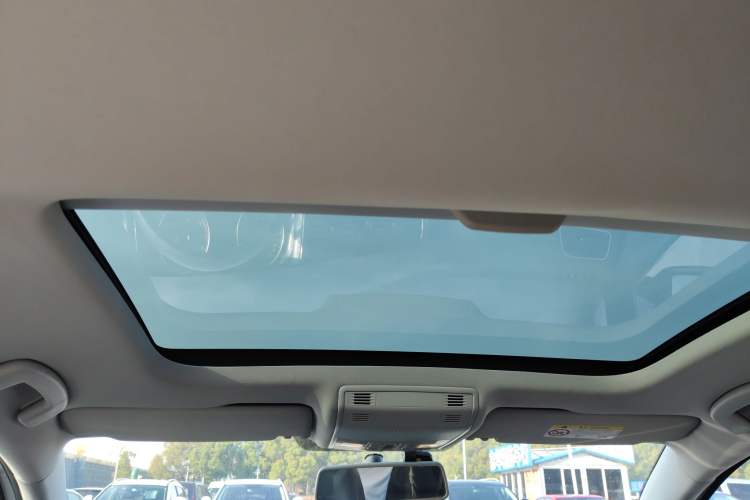 Used Volkswagen Golf 2017 1.6L Automatic Comfort Million-Vehicle Anniversary Edition
