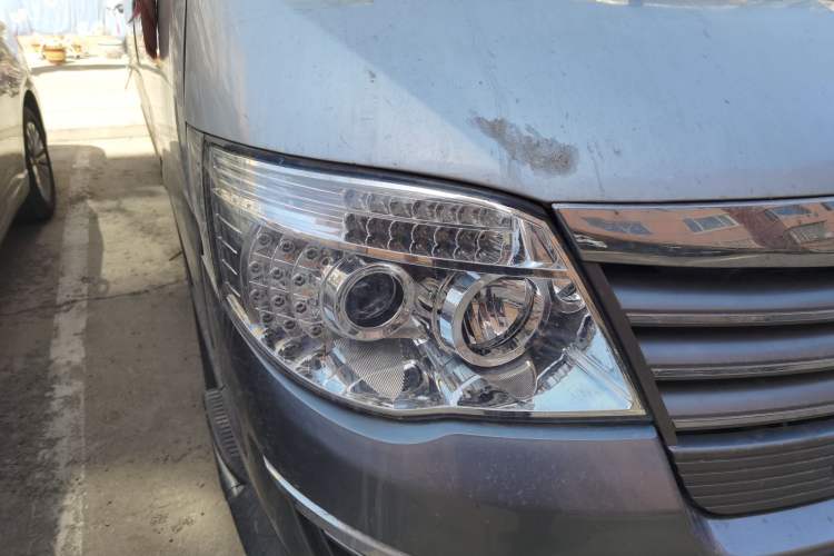 Used Golden Dragon Hiace 2021 1.8L Gasoline Version Long Wheelbase Low Roof – LJ4A18Q6 Right Front Headlight