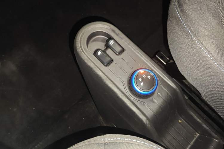 Used Wuling Hongguang MINIEV 2022 Easy Version Lithium Iron Phosphate Gear Lever