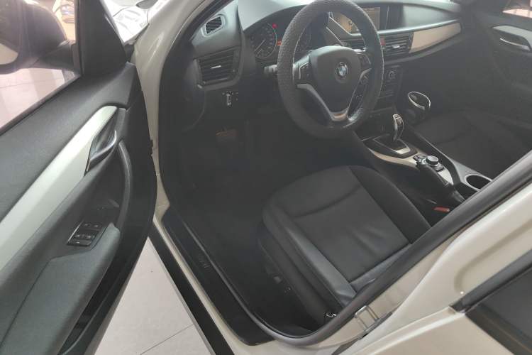 Used BMW X1 2014 sDrive18i Leading Model
