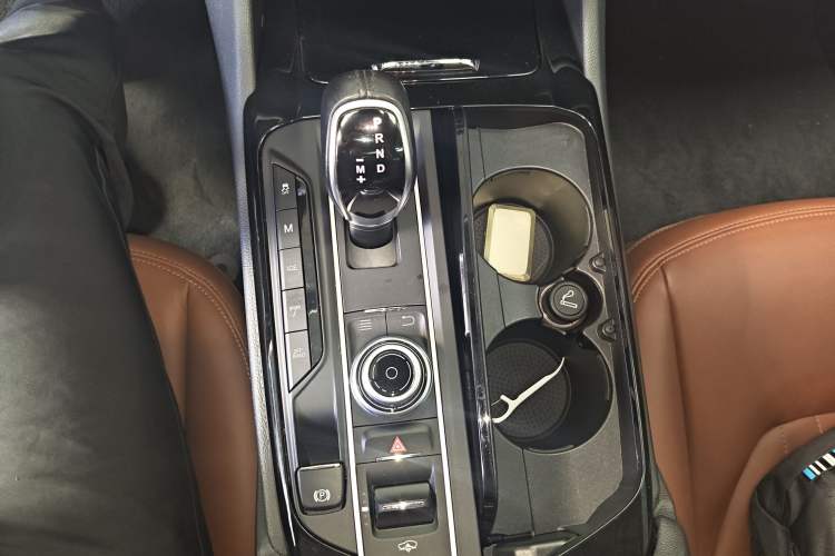 Used Maserati Levante 2016 3.0T Standard Edition Gear Lever