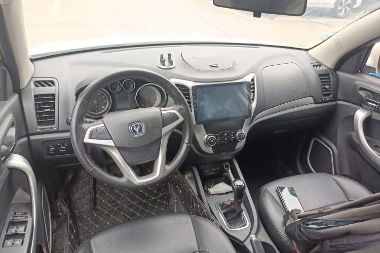 Used CHANGAN CS35 2015 1.6L Manual Comfort Model China IV Standard Center Console