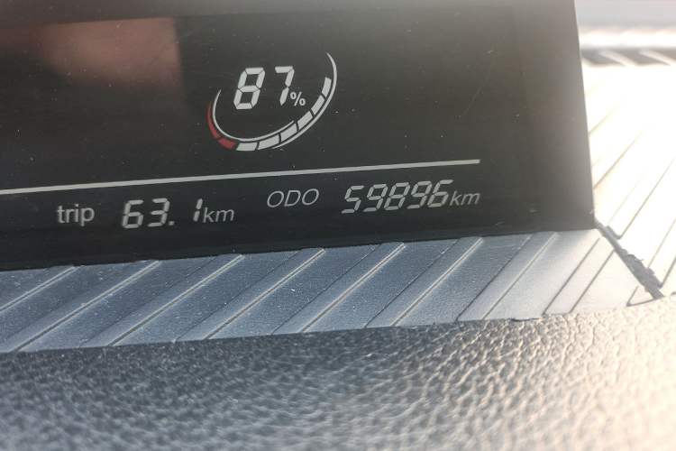 Used NETA V 2022 Chao 300 Lite Ternary Lithium Odometer Close Up