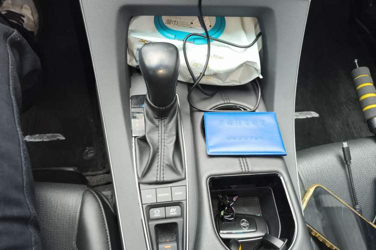 Used Toyota Avalon 2019 Dual-Engine 2.5L Luxury Edition China VI Standard Gear Lever