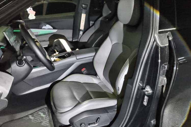 Used Lynk & Co 08 EM-P 2023 120km Long-Range Halo