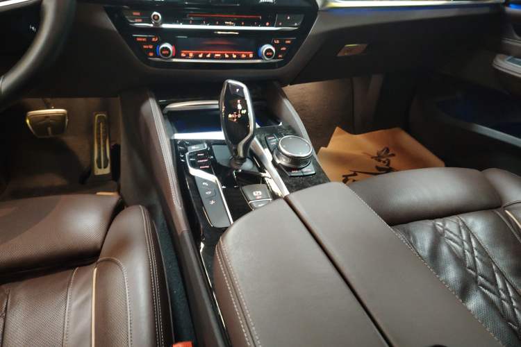 Used BMW 6 Series GT 2018 640i xDrive M Sport Package Gear Lever