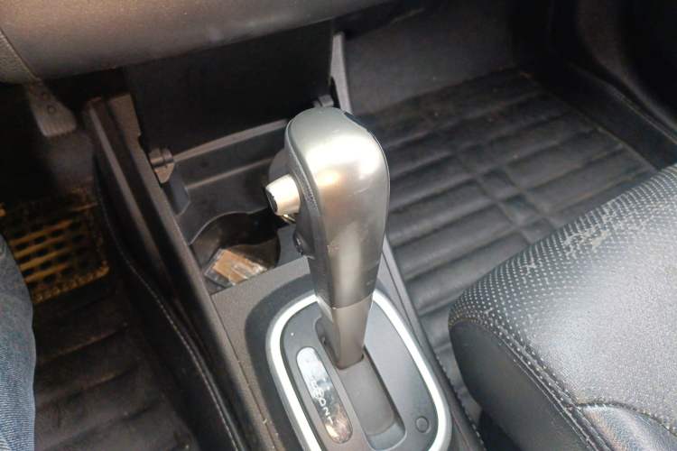Used Nissan Tiida 2008 1.6L Automatic Fashion Edition Gear Lever