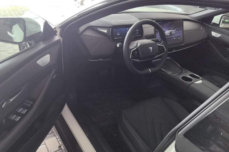 Used Deepal SL03 2025 Revised Version Range-Extended Elite Edition
