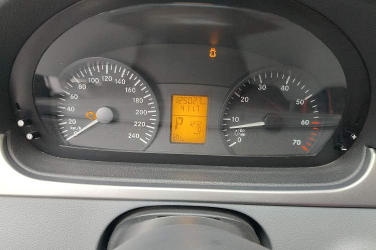 Used Mercedes-Benz Vito 2011 2.5L 7-seater executive version Instrument Cluster