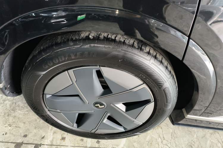 Used ONVO Luxeed L90 2025 Model—Max Six-Seater Version Right Rear Wheel Hub