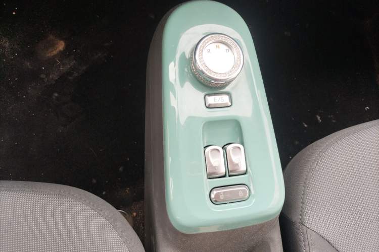 Used CHANGAN NEVO Lumin 2022 210km Sweet Edition Gear Lever