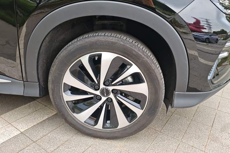 Used BYD Song PLUS New Energy 2024 Honor Edition EV 520km Premium Model Right Front Wheel Hub