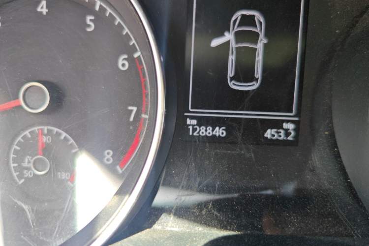 Used Volkswagen Golf 2014 1.4TSI Automatic Luxury Model Odometer Close Up